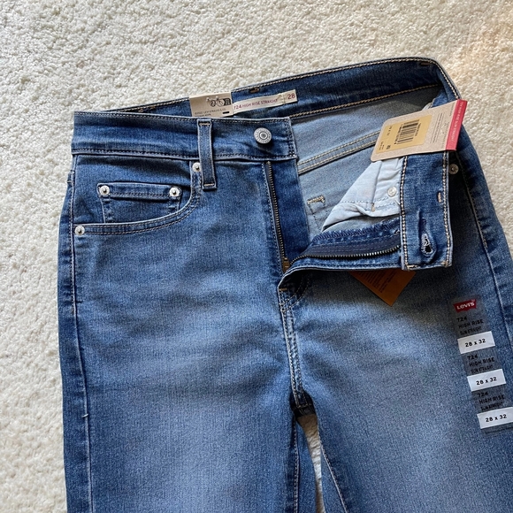 NWT Levi's 724 High Rise Straight Women's Jeans Size 28/32 - Picture 4 of 11